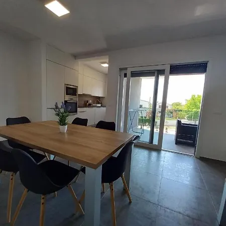 Martina Apartment Vir
