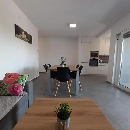 Martina Apartment Vir