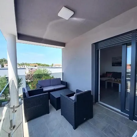Martina Apartment Vir